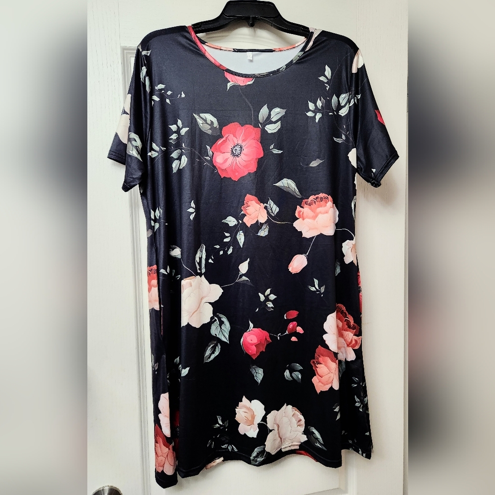 Short Black Dress Tunic Top w Red Flowers Size XL LIKE NEW